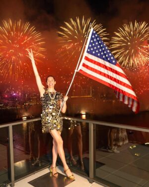 Di Mondo Instagram - 9:03pm <4th oh July>

“Fireworks make me so very happy, rejoice of dreams, happy 4th and my God Always Bless the USA 🇺🇸 / Los fuegos artificiales me hacen muy Feliz, alegrarse por los sueños, feliz 4 de julio y que Dios Siempre Bendiga USA 🇺🇸 ”.

#4thOfJuly #Fireworks #DiMondo
Wednesday July.5..2023
#NewYork
Pics: @vita_phoenix 
@instagram