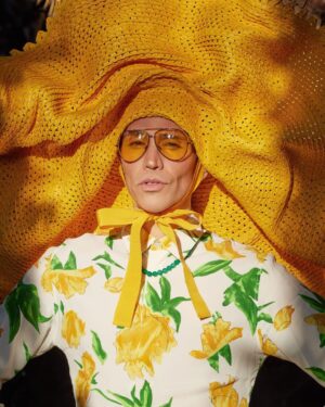 Di Mondo Instagram - 9:06pm <Sunny>

“El calor del sol ilumina tu espíritu / The warmth of the sun illuminates your spirit”

#Sunny #Yellow #Sun #FestivalDeViñaDelMar2023 #festivaldeviña #viñadelmar #Viña2023 #Dior #EricJavits #DiMondo
Wednesday February.22.2023
#ViñaDelMar
Hat: @ericjavits
Outfit: @dior 
Pic: @adriannina 
Hair & Makeup: @vicenteferrerp @donnaronda 
@instagram