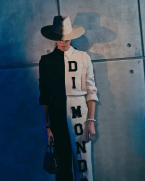 Di Mondo Instagram - 9:19am <Yin-Yang>

“Tratando de balancear todo/ trying to balance everything”

#FestivalDeViñaDelMar2023 #festivaldeviña #viñadelmar #Viña2023 #Gucci #DiMondo
Tuesday February.21.2023
#ViñaDelMar
Hat: @ericjavits
Outfit: @gucci 
Pic: @adriannina 
Vid: @saintnigg @rapsy.grapher @igneocl 
Hair & Makeup: @vicenteferrerp @donnaronda 
@instagram