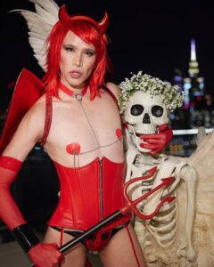 Di Mondo Instagram - 8:25 “the good and the evil / el bien y el mal” #HappyHalloween #Devil #Angel #DiMondo Monday October.31.2022 #NewYork Photo: @adriannina Edit: @_alisa_grabko_ @instagram New York, New York