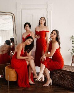 Dia Frampton Instagram - Happy Holidays from the Frampton Fam! ❤️❤️❤️ This years holiday card was lacking a couple sisters… @whereisjade stayed home with a cold and @niknikframpton missed Christmas all together with one flight cancellation after the other, but they were both there in spirit. Also, missing baby Candland and @david.monsen , also home with a cold. 🥺🥺 Miss you guys. 🎄❄️🎄❄️🎄❄️🎄❄️🎄❄️🎄 📷 @megframpton