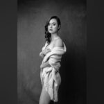 Dia Frampton Instagram - Black & White with @dq_fotography 💄💇🏽‍♀️ @makeupbyjanelyn