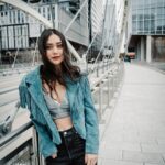 Dia Frampton Instagram - When you sing… every single note effects the next one. How you sing your low notes 100% effects how your high notes sound. I often think about this… and think about how it applies to my everyday life. I know that when a singer sings a high note, it dazzles most listeners… but it truly is how they’ve handled the low notes that came before, that allow that kind of freedom and expression. Sing your low “notes” with gratitude, attention to detail, and your high notes will come. Happy Monday, friends. ❤️❤️❤️ 📷 @megframpton