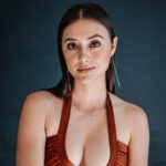 Dia Frampton Instagram - You can’t keep doing the same thing and expect a different outcome. This year will be the year of change. Approaching dreams, relationships, and inner growth from different angles. Holding my mental and emotional health at the same standard as my physical health. Listening more, and talking less. ❤️🕊❤️🕊 📸 @megframpton