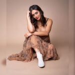 Dia Frampton Instagram - Happy Holidays ⛄️🎄❄️⛄️🎄❄️ 📷 @jmlakl 💇🏽‍♀️💋 @makeupbyjanelyn