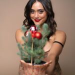 Dia Frampton Instagram - Happy Holidays ⛄️🎄❄️⛄️🎄❄️ 📷 @jmlakl 💇🏽‍♀️💋 @makeupbyjanelyn