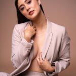 Dia Frampton Instagram - 🖤🤍🖤🤍 📷 @jmlakl 💄💇🏽‍♀️ @makeupbyjanelyn
