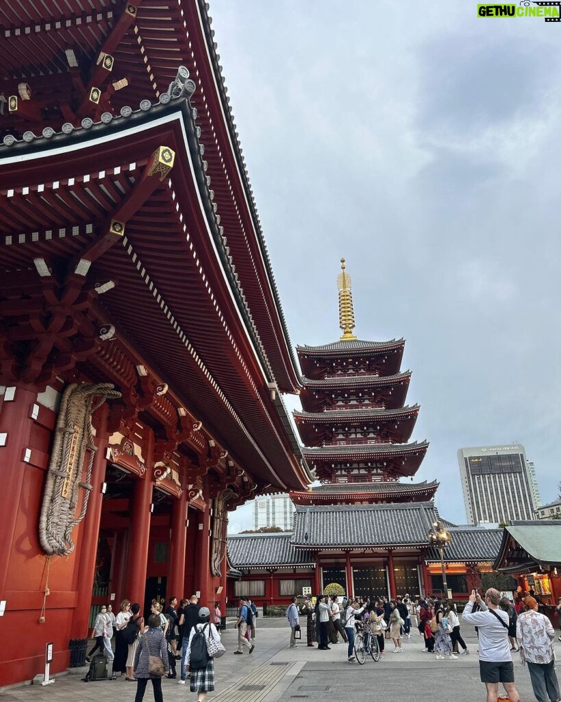 Dia Frampton Instagram - Japan Photo Dump 🇯🇵 🇯🇵 🇯🇵 This island is breathtaking. The people here are so respectful and kind. Like, there are thousands of people rushing the streets of Tokyo and yet no one bumps into me - and if they do, there are a thousand apologies. Random things I have noticed… 1. There are zero public trash bins. ZERO. You buy a coffee to go… you’ll hold that cup all damn day. I’ve been collecting my trash in my back pack or going into 7-elevens to use their bins. No trash cans in public parks, subway stations, street corners, etc. AND people legit do not litter here. It’s amazing. 😱 2. Coffee shops open late. Around 11 or 11:30 a.m. I guess people don’t like their super early morning brew? 3. Always accept a business card with 2 hands. It’s polite. 4. Uber is super easy to use here, and in my experience, quite a bit cheaper than LA. Taxis are easy and plentiful, too. But of course the subway and train is very efficient as well. (Is there anything NOT efficient in Japan?!) 5. At almost every restaurant- upscale or not - they give you a warm wet towel for your hands before the meal. It’s pretty awesome. Japan, I love you. (I’m thinking of starting a little travel blog to recommend some of my favorite restaurants, coffee shops and museums. What do you think?)❤️ Tokyo,Japan