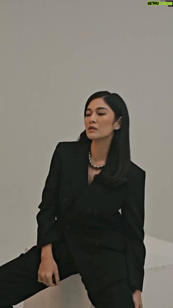 Dian Sastrowardoyo Instagram - @therealdisastr photoshoot day, slayed the look with our Silo Necklace Combines perfectly with gorgeous outfit🤍💫