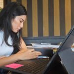Dian Sastrowardoyo Instagram - Kerja di kantor suami 😊