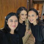 Dian Sastrowardoyo Instagram - The Lady Bosses in #RatuAdil Kok bisa-bisanya kita tiga-tiganya alumni SMA Tarakanita I. Mba @irawbw Tarki '86, mba @dominique_sanda Tarki '94, aku Tarki 2000. Kolaborasi lintas generasi murid suster Frankie. Vivatar! Edisi keaktoran.