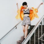 Diane Lin Instagram - 敬倫臉好小，所以我儘量躲在他後面。 Look from @sandroparis Photography @reno.yuchin