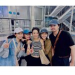 Diane Lin Instagram - 劉黛瑩第一次舞台劇演出，需要在IG上留下一格紀念。 算算也認識八年了，八年耶！永遠不會忘記第一次看到她就被她的外表震懾，覺得天啊怎麼會有這麼美的女生，好想認識她！ 然後經歷了大概要用一本論文才能紀錄的風風雨雨，但也好像就只是一個瞬間，就來到八年後的今天了。 舞台燈亮，看到妳瞬間鼻酸，眼淚就要掉出來。看妳做喜歡的事情閃閃發光，就是很感動，很為妳驕傲吧！知道妳是快樂的，也因此快樂了起來。 要繼續體驗一切宇宙的安排，喜怒哀樂，裡頭有妳，也會有我。 講回到《圓環物語》，真的非常非常非常喜歡，舞台、燈光、聲音、故事、表演、調度，沒有一個環節不喜歡，故事也沒啥曲折離奇，但就是因為離我好近好近，所以太容易就掉到很深的地方去，原本還難過想掉淚，但下一秒又不小心笑得太大聲了。從小聽李立群老師的相聲，所以在《圓環物語》裡看見他的身影，有種熟悉又興奮的心情，是非常出乎預料的驚喜。 《#圓環物語》真的讓我很快樂，享受在劇場裡的每一秒鐘，誠心推薦給大家，希望能把溢於言表的感受，與你們分享。 4/21、22、23還有三場！ #表演工作坊