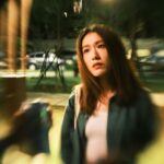 Diane Lin Instagram - 這張照片像我想到求學時期上數學課看老師在台上解題時我的表情，雖然我看不到自己，但我想大概是這樣，有時候再嚴重20倍。 數學課就是看老師寫板書覺得好美，過程很容易啊，老師好會寫喔，應該就是這樣吧！好的好的，沒問題我都會了！ 回家自己算的時候，每一題答案都是錯的，真的很傷腦筋欸。 我會因為計算過程的字寫太醜就擦掉重寫，現在想想或許當時放錯重點了。 但我想說的是，我每堂數學課都超認真，考試每題錯都會問老師，還跟老師變成好朋友（有嗎？），所以回想起來好像也沒有對不起任何人了。 生命中有太多事都會使人失望，但數學不會，數學不會就是不會。 好想知道你跟數學的浪漫故事，請跟我分享！！！