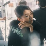 Diane Lin Instagram - 假如 一天洗手80次 三天可以用完一個肥皂 一天噴酒精140次 兩天會用完一瓶酒精 哭只能在洗頭洗澡的時候 這樣才不會浪費衛生紙 衣領也不會濕濕的 但主要是因為手勿摸眼口鼻 極端與失控 通常只是一線之隔 愛呢 正遊走在極端與失控間 主要是怕失去吧 不然一切會多麼簡單 但沒有失去 得到就沒有意義了 凡事都是比較值 對吧 好多新的規矩還在適應 與此同時 驚嘆人的彈性可以如此之大之餘 眼睜睜看著極限這個詞 在大疫之年意外地淪為無稽之談 Photo by @phtsai_tw