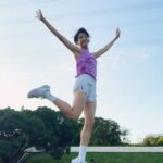 Diane Lin Instagram - 非常喜歡2023 但也不是因為所謂的好事比所謂的壞事多 甚至可能相反 不過一旦調整了看事情的視角 一切都可能因此不同 畢竟事件永遠是中性的 改變它們重量的 是我們的心 2023 去了一些地方 寫了一些劇本 演了自己寫的劇本 看了十本書 跑了很多步 流了許多因為感受太多幸福的淚 喜新厭舊 迎接與告別 越來越習慣各種生命的常態 即是人生就是不斷在改變 一切的擁有 愛與恨 甚是感謝 在走過起伏跌宕之後 終於可以抱著期待的心 迎接2024的到來 🩵