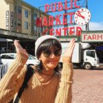 Diane Lin Instagram - 觀光客系列： 「我與派克市場！」 在米國遇到最多人的地方，堪比內湖好市多，雖然沒有五十塊的熱狗堡加可樂，但瑕不掩瑜；俯瞰港口的景色有一千分，本來想看夕陽但等到20:30都還豔陽高照，只好作罷。下次再來！ 六月還可以穿高領，很是愉快。 Pike Place Market