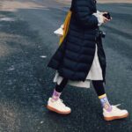 Diane Lin Instagram - 手放在戶外不久就會凍僵 導致打字變很慢 得趕快放在腋下或是口袋裡 不過乾冷的冬天實在不錯 睫毛隨便夾都可以翹一整天 但穿很多就不想在外面上廁所 路上的狗狗咚咚咚咚走跳 有些也穿上羽絨衣 不過我想他們應該是喜歡這種天氣的 霧霾讓整個城市更魔幻 任何驚奇的事都可能發生 但最令人驚訝的絕對是這裡的人們那種見怪不怪的態度 ：「哦，沒事兒。」 直球對決 開心與不開心 都不在思考範圍內 再怎麼說 無論多冷 只要有太陽就覺得幸福 城市是活著的 你可以清楚感覺到 她的呼吸 供給了一切養分 給踏上這兒的旅人 生命於此 都攪和在一塊了 #順便分享襪子跟狗狗