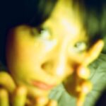 Diane Lin Instagram - 晚上睡不著的時候，都在想一些光怪陸離的事。 常常納悶腦子裡面到底是長怎樣，可以如此輕易彈出一百萬個惱人的問題。 如果腦子是一個人，我一定會抓著他的肩膀，用力前後搖晃，並且跟他說：「世界上沒有任何事情是有答案的，你省點力氣吧。」 可惜腦子不是一個人，他就是我，我也想抓著自己的肩膀搖晃，但執行起來不太容易，只好作罷。 唉十一月中的這個天氣，我不太明白啊！假如收到的包裹的所有包材都可以重複使用，那是挺不錯的吧？如果這樣做，我覺得有人會很開心喔！ 或許該把頭髮剪短，但誰知道呢。