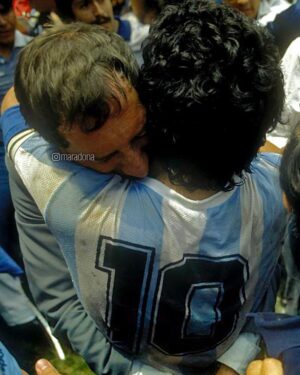Diego Maradona Instagram - Aquellas personas que han conseguido grandes logros se han destacado, entre otras cosas, por su pasión e intensidad. Feliz cumpleaños al querido Carlos Salvador Bilardo ⭐️🇦🇷