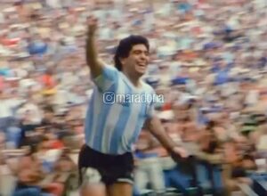 Diego Maradona Instagram - Dos años después, seguís floreciendo. Te amamos ❤
