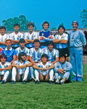 Diego Maradona Instagram - Aquellas personas que han conseguido grandes logros se han destacado, entre otras cosas, por su pasión e intensidad. Feliz cumpleaños al querido Carlos Salvador Bilardo ⭐️🇦🇷