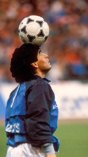 Diego Maradona Instagram - Ella también te extraña ⚽❤️
Muchas gracias al maestro @jorgealvarado37