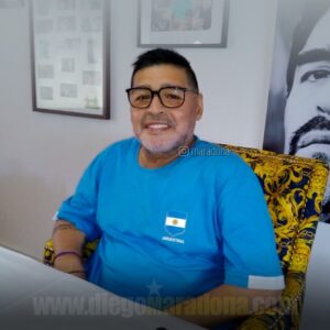 Diego Maradona Instagram - Hola a todos, les quería contar que gracias a Dios, mi hijo Diego Fernando, mi hija Jana, Verónica y yo, NO tenemos Coronavirus. Les mando un beso grande y MUCHAS GRACIAS a todos los que se preocuparon por nuestro estado de salud. Y mucha fuerza para todos los que la están peleando!!! 💪