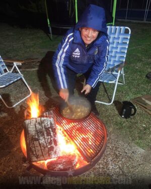 Diego Maradona Instagram - Alto guiso!!! 🍽
Ojalá todos puedan comer algo calentito esta noche. Un abrazo muy grande!!!