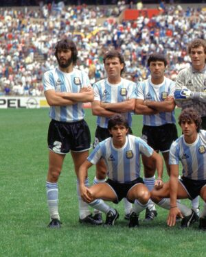 Diego Maradona Instagram - Un día como hoy, en la semi de México '86, la Selección enfrentaba a Bélgica, que venía de eliminar a la temible URSS. Sobrevolaba el recuerdo del mundial anterior, pero no hubo caso, el equipo jugó en gran forma y consiguió una victoria indiscutible. Para nosotros, éste fue tu mejor partido del mundial, con dos goles hermosos. Una vez más, Argentina llegaba a una final de la copa del mundo 🇦🇷
