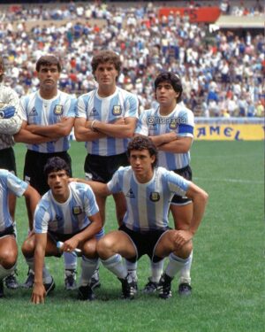 Diego Maradona Instagram - Un día como hoy, en la semi de México '86, la Selección enfrentaba a Bélgica, que venía de eliminar a la temible URSS. Sobrevolaba el recuerdo del mundial anterior, pero no hubo caso, el equipo jugó en gran forma y consiguió una victoria indiscutible. Para nosotros, éste fue tu mejor partido del mundial, con dos goles hermosos. Una vez más, Argentina llegaba a una final de la copa del mundo 🇦🇷