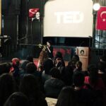 Dilara Gönder Instagram – TedX Youth@IEL çok güzeldi,hikayemi ve düşüncelerimi dinlediğiniz ve davetiniz için tekrar teşekkür ederim 🙏💕@tedxiel photo by @saydamdeger ❤️️ İstanbul Erkek Lisesi