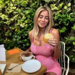 Diletta Leotta Instagram - Trova qualcuno che ti guardi come io guardo i dolci a colazione! 🥐☕💌 Eataly Milano