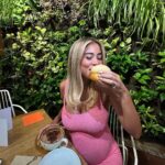 Diletta Leotta Instagram - Trova qualcuno che ti guardi come io guardo i dolci a colazione! 🥐☕💌 Eataly Milano