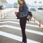 Dilraba Dilmurat Instagram - 迪丽热巴微博：大家好？大家早安！迪丽热巴要起飞了。我们落地米兰时装周见。 ​​​