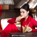 Dilraba Dilmurat Instagram - #电视剧烈火如歌 破亿啦！下周烧饼铺就要开张啦，都来吃烧饼哟，买一...送...么么哒❤️