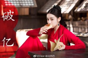 Dilraba Dilmurat Instagram - #电视剧烈火如歌 破亿啦！下周烧饼铺就要开张啦，都来吃烧饼哟，买一...送...么么哒❤️