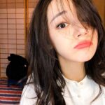 Dilraba Dilmurat Instagram - 世界第一小可爱，你们说…是不是😌☺️