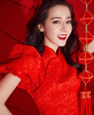 Dilraba Dilmurat Instagram - #春晚#牛年如意祝你们万事顺意，身体健康，平安幸福～☺️