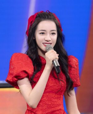 Dilraba Dilmurat Instagram - #春晚#牛年如意祝你们万事顺意，身体健康，平安幸福～☺️