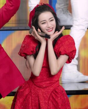 Dilraba Dilmurat Instagram - #春晚#牛年如意祝你们万事顺意，身体健康，平安幸福～☺️