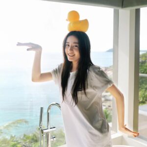 Dilraba Dilmurat Instagram - 小鸭子 嘎嘎嘎嘎嘎