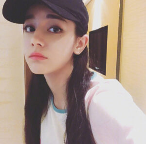 Dilraba Dilmurat Instagram - 我这里又是夏天🙂