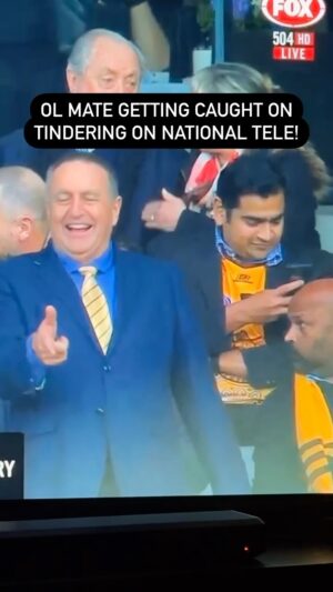 Dilruk Jayasinha Instagram - I mean…what would you do if your AFL team only scored 5 points at half time! Shout out to wingwoman @realdiananguyen