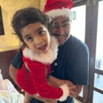Dilruk Jayasinha Instagram - Santa was in a jolly mood and allowed me to wear the hat! “බාප්පි Mode” activated!