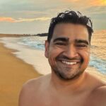 Dilruk Jayasinha Instagram - It’s that time again to bring this artwork out. Merry Colombo Christmas from an era I only have vague memories of. May your breakfast Gin & Tonics be had in moderation so that you won’t eventually need to get by with only soda waters like I do now. Have a good one everyone 🎅🏾
