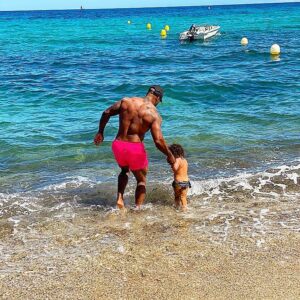 Dimitri Delavegas Instagram - ☀️☀️☀️HOLIDAY☀️☀️☀️
➖➖➖➖➖➖➖➖➖➖➖➖➖➖➖➖➖➖
Go apprendre à nager 🏊🏼‍♀️ 

Let’s go to learn to swim🏊🏼‍♀️
➖➖➖➖➖➖➖➖➖➖➖➖➖➖➖➖➖➖
#vacances #baby #love #cataleya #summer #holiday #sainttropez #plage #daddyanddaughter #