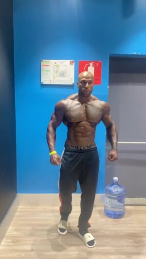 Dimitri Delavegas Instagram - 🔥CHECKCONDITION🔥
➖➖➖➖➖➖➖➖➖➖
El Maestro @guerrier_d_or 
➖➖➖➖➖➖➖➖➖➖
#body #mensphysique #ifbbpro #firstproshow #shreed #conditioning #black