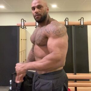 Dimitri Delavegas Instagram - 🦍🦍🦍BULKING🦍🦍🦍
➖➖➖➖➖➖➖➖➖➖
La prise de masse ce passe bien,j’ai jamais été si haut en poids et propre en même temps,on va continue à grossir un peu 😁
➖➖➖➖➖➖➖➖➖➖
Mass gain is going well, I've never been so high in weight and clean at the same time, we're going to continue to grow a little 😁
➖➖➖➖➖➖➖➖➖➖
@guerrier_d_or 
#bodypositive #body #bodybuilding #mensphysique #ifbbpro #bulking #full