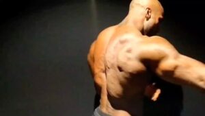 Dimitri Delavegas Instagram - ⚫️⚫️BACKPOSE⚫️⚫️
➖➖➖➖➖➖➖➖➖➖
Muraille de chine 🇨🇳 
@guerrier_d_or 
➖➖➖➖➖➖➖➖➖➖
#bodybuilding #muscu #musculation #mensphysique #ifbbpro #murailledechine #guerrierdor